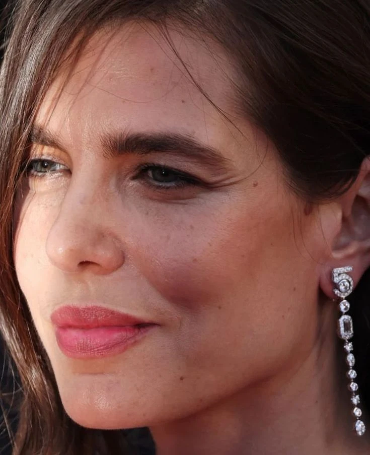 Charlotte Casiraghi y el truco infalible para agrandar la mirada