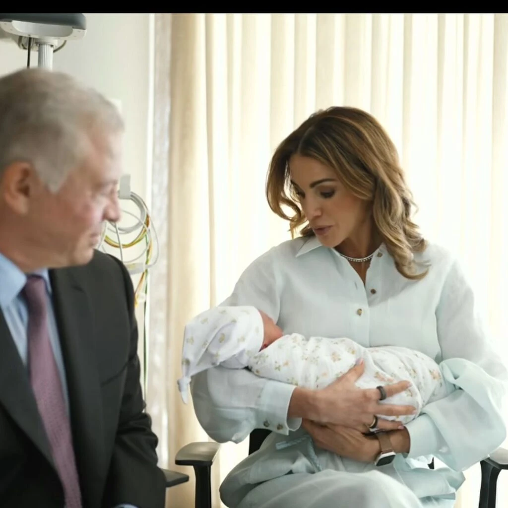 El look de Rania de Jordania para conocer a su nieta