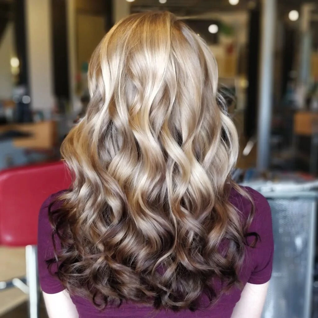 Así es la coloración para integrar las canas de manera natural