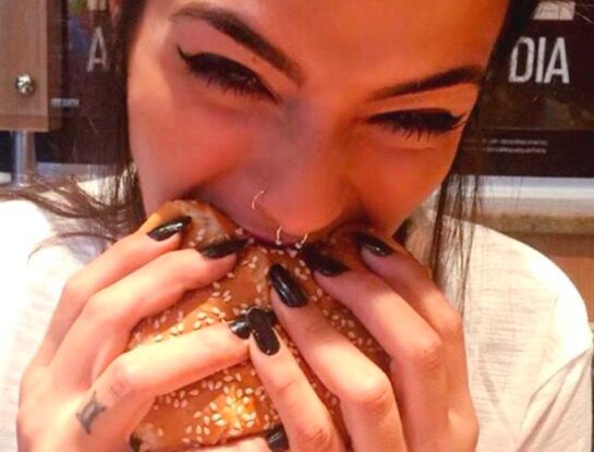 Cuando entramos en crisis y nos desquitamos con la comida: tips para no caer en la trampa del sobrepeso y la obesidad