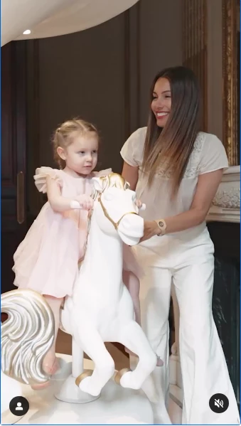 Pampita y Ana en la fiesta temática de la pequeña