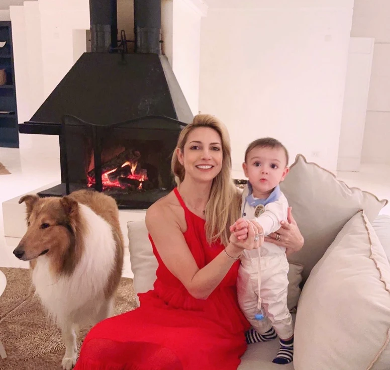 Fabiola Yañez y Francisco en el living