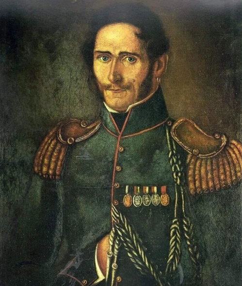 En la imagen que compartimos, vemos al que llegara luego a Teniente General, el salteño Eustaquio Frías. Fue Granadero a Caballo, habiendo sido uno de los últimos ochenta que estuvieron en Ayacucho el 9 de diciembre de 1824. También estuvo presente en la elegante osadía de Riobamba.
En el cuadro que mostramos, claramente se puede apreciar el aro que porta en su oreja izquierda.