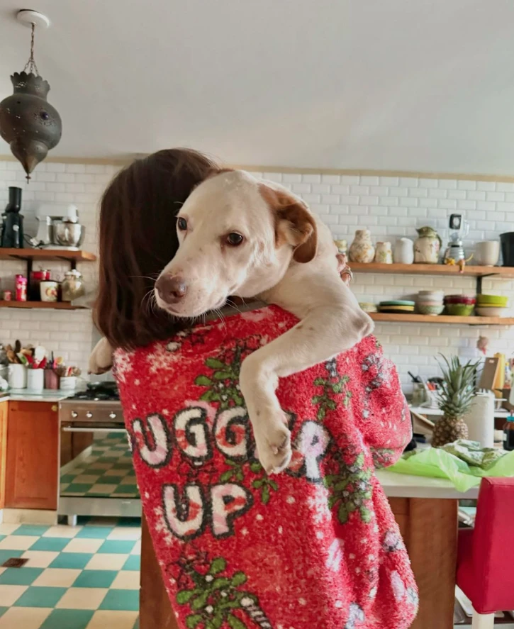 Juana Viale con otro de sus cachorros