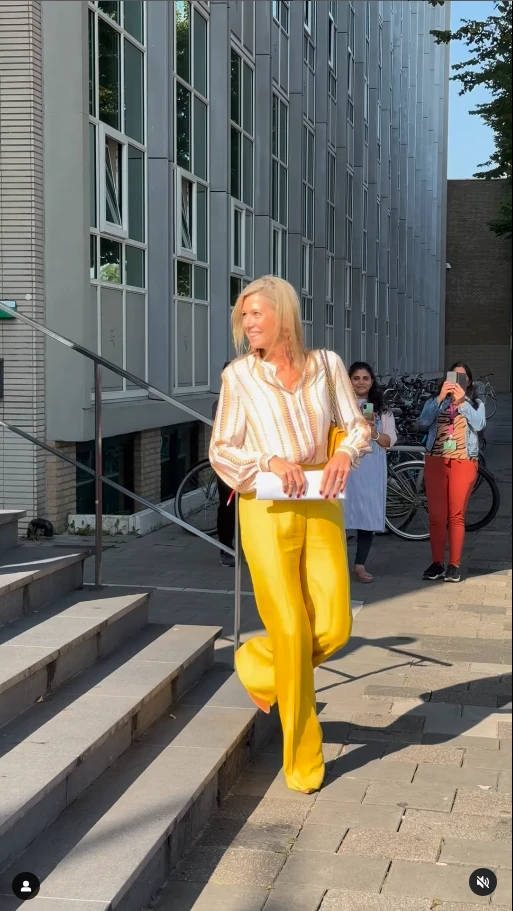 El look de Máxima con el color tendencia de la temporada primavera verano 2025