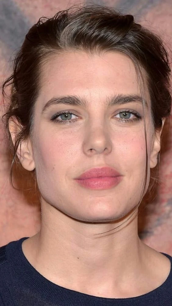 Charlotte Casiraghi y el truco infalible para agrandar la mirada