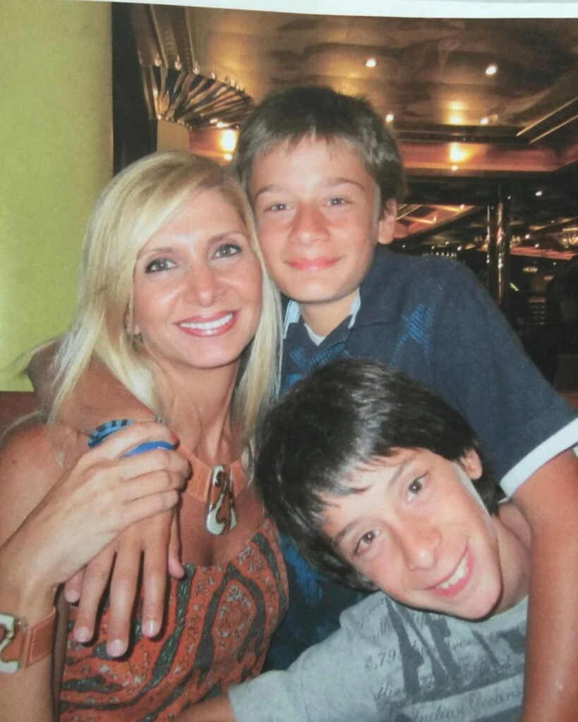 Los hijos de Débora Plager revelaron qué cosas le avergüenzan de su madre