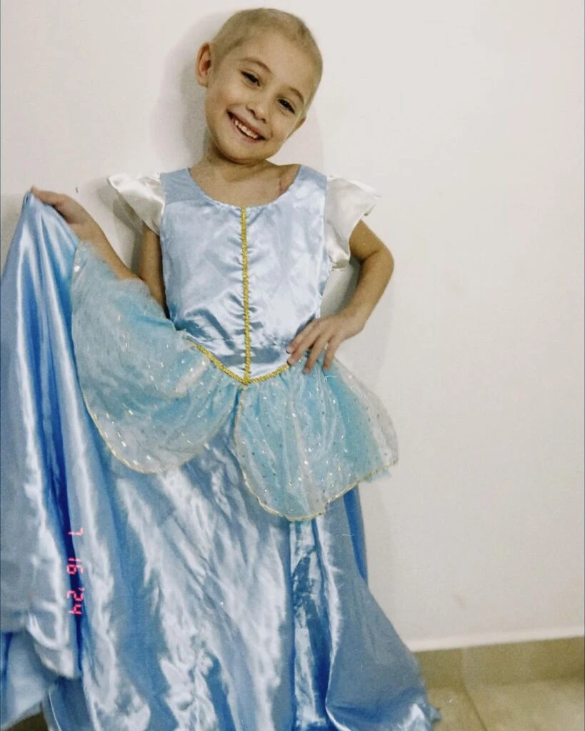 Así es la vida hoy de Alma: tiene 5 años, batalla contra la leucemia y es furor en redes