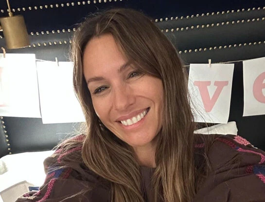 Pampita adoptó un look folk chic y marcó la tendencia que llevaremos en el verano 2025