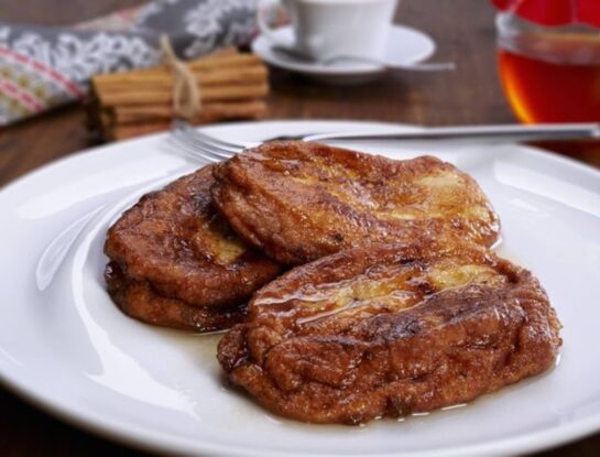 Cómo hacer torrijas españolas: una receta súper fácil con ingredientes que tenemos en la cocina