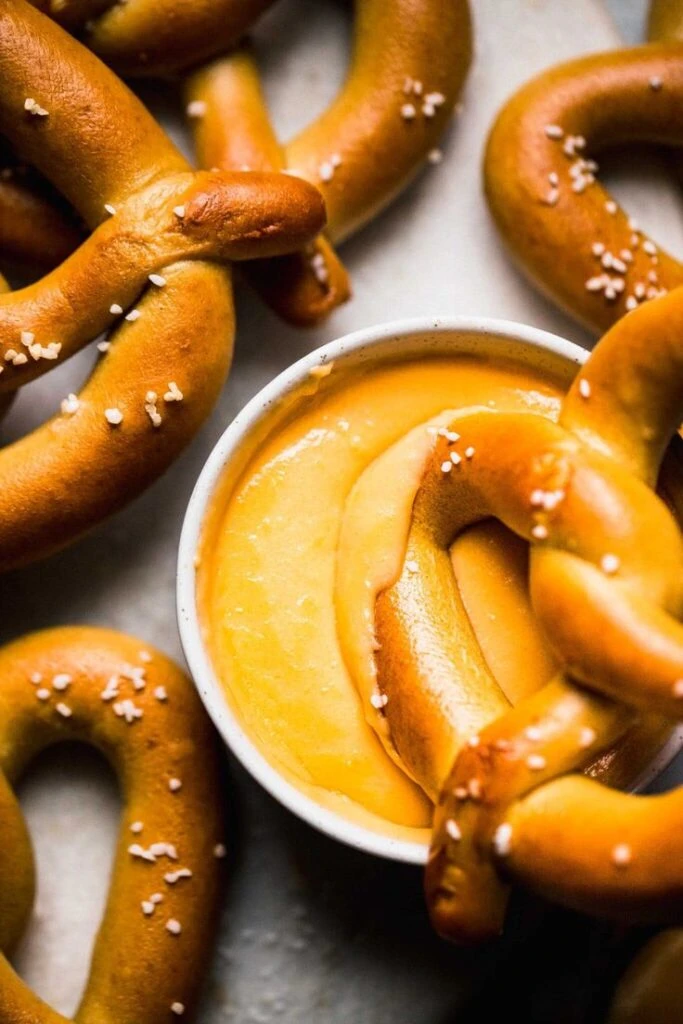 Tres formas diferentes de preparar pretzels: una receta típica de Alemania
