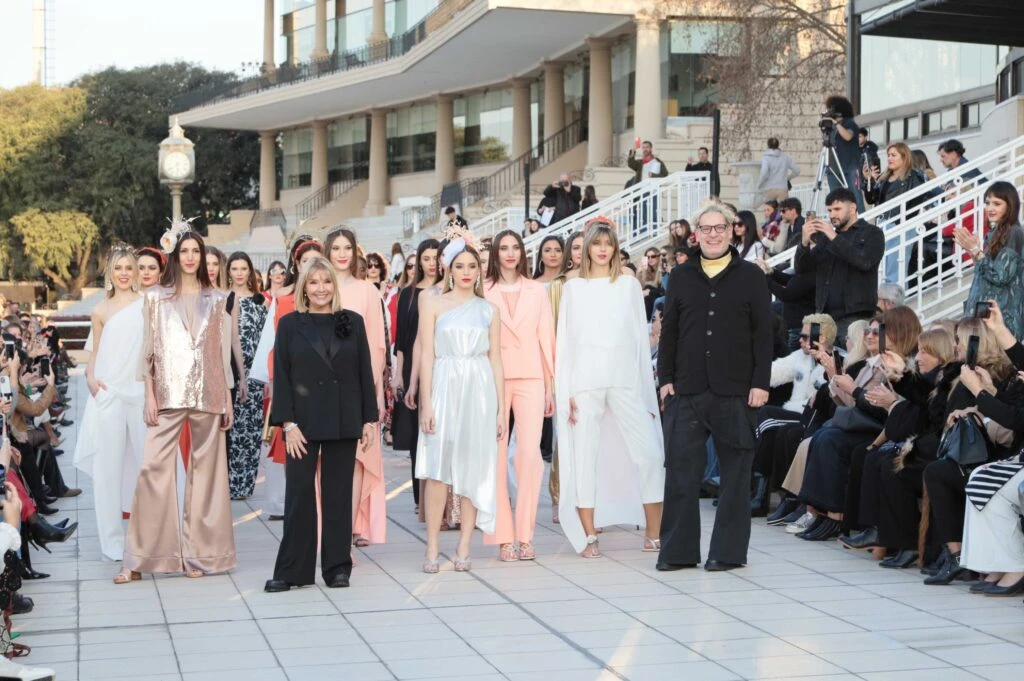 Final del desfile de Adriana Constantini
