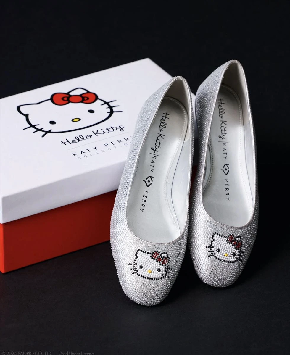Katy Perry Collections y Hello Kitty se unieron para lanzar colección de zapatos de edición limitada tributo al 50º aniversario del popular personaje.