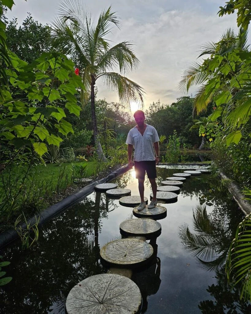 Las fotos de Benjamín Vicuña en Panamá junto a Anita Espasandín