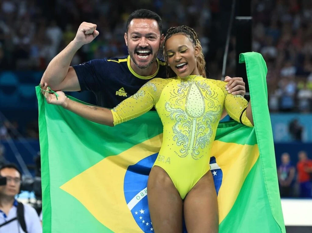 La historia de superación de Rebeca Andrade, la máxima medallista olímpica de Brasil