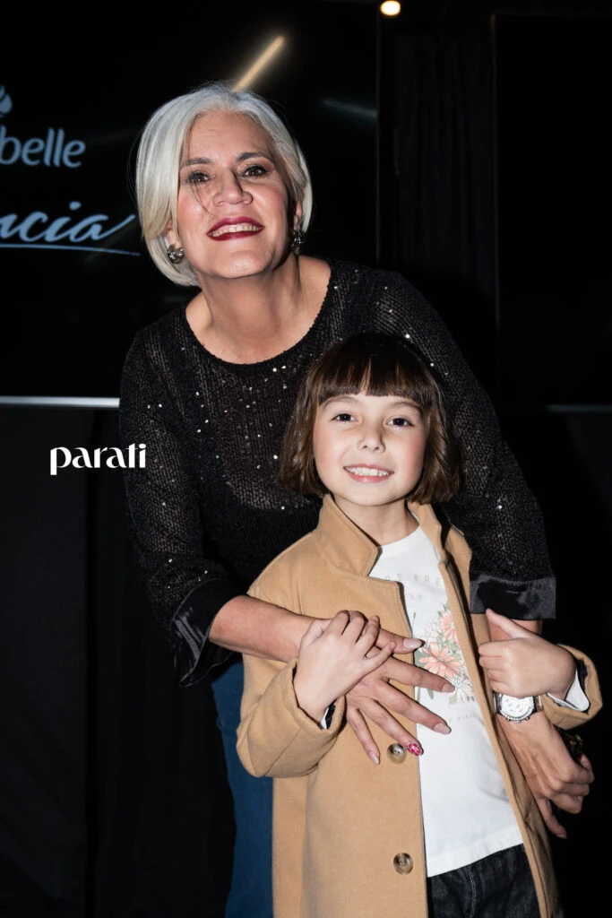 Débora D'Amato y Juliet Czupiak en el evento de Plusbelle Esencia.