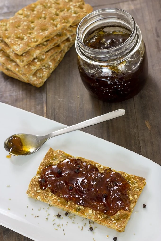 Cómo preparar mermelada de cebolla al vino tinto: una receta diferente para empezar tus mañanas
