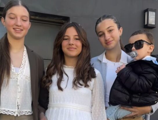 Los looks de Indiana y Allegra Cubero para la Primera Comunión de Sienna