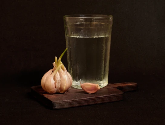 Ritual de limpieza energética: se hace con ajo y agua