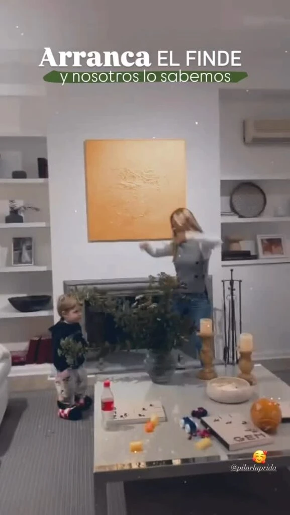 La trilliza María Eugenia mostró el living de su casa