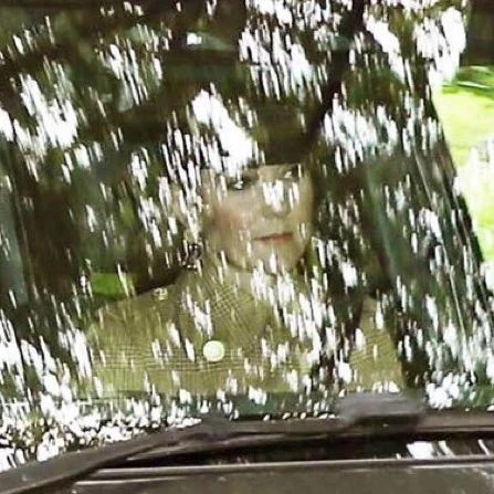 Kate Middleton fue vista por tercera oportunidad en público, cumpliendo con una actividad oficial con su marido y sus suegros.