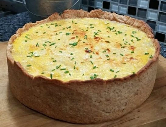 Tarta mousse de cebolla: la receta con masa integral de Jimena Monteverde