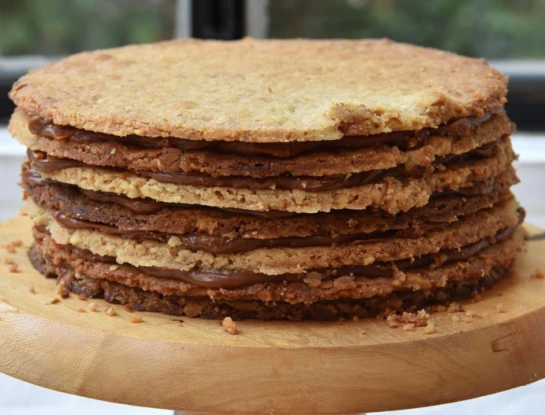 Torta crocante de nuez y dulce de leche: la receta de Estefi Colombo para la merienda