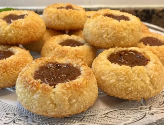 Cookies de coco rellenas: la receta sin harina ni azúcar