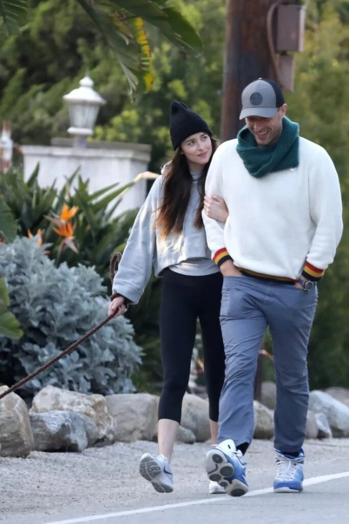 A 5 meses de comprometerse, Dakota Johnson y Chris Martin terminaron: los motivos de su ruptura