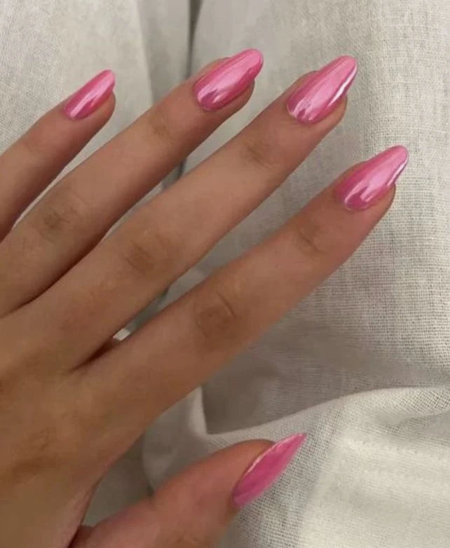 Strawberry glazed donut nails: la manicura minimalista que marca tendencia