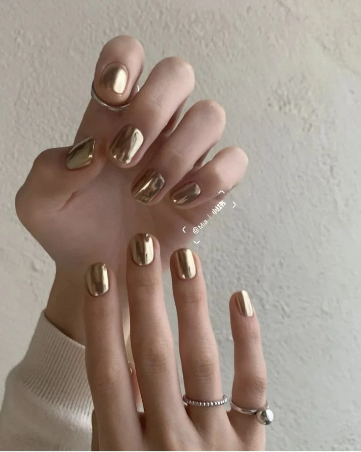 Así se usan las uñas chrome esta primavera