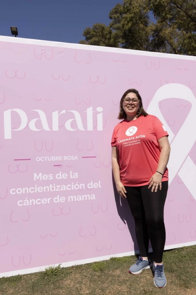 Decenas de personas se sumaron a la Caminata Avon y posaron en el espacio Para Ti