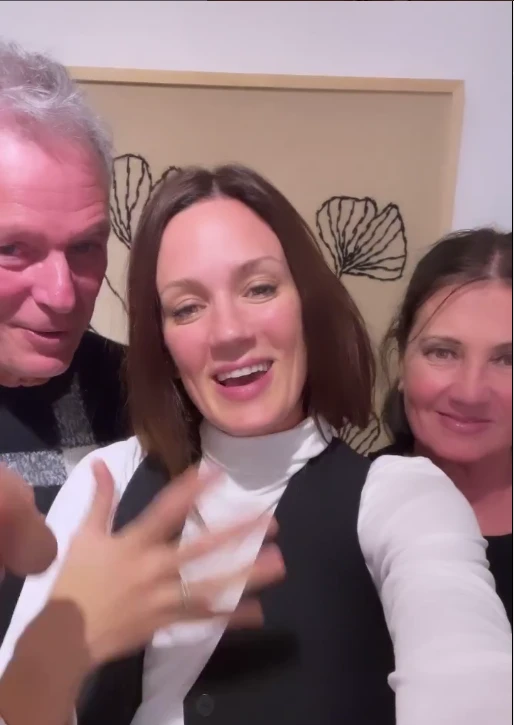Paula Chaves con sus padres, Alejandra y Horacio