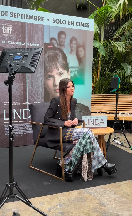 La China Suárez causó impacto con un look patchwork