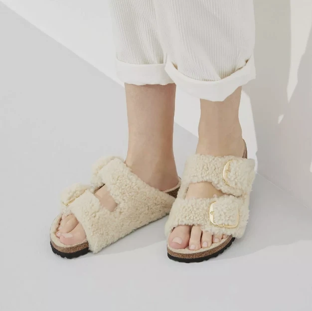 Las birkenstock modelo Peluche Arizona que usa Juliana Awada