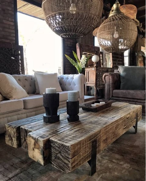 Mesa ratona de vigas de laurel. Foto IG.