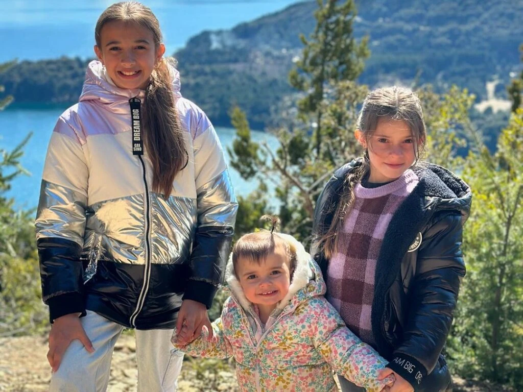Las fotos de las vacaciones de Chechu Bonelli y su familia en Bariloche