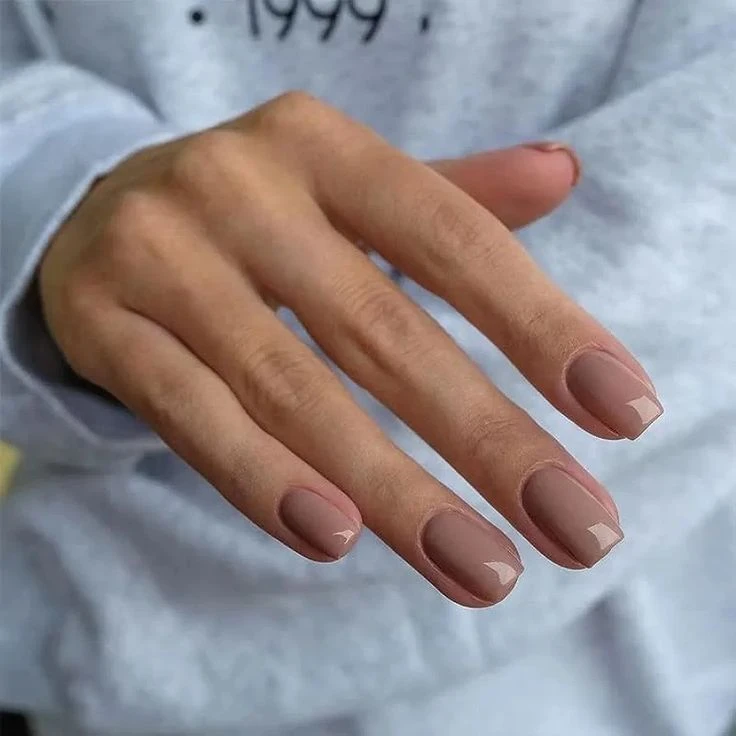 Coconut nails, las uñas minimalistas que trae la primavera