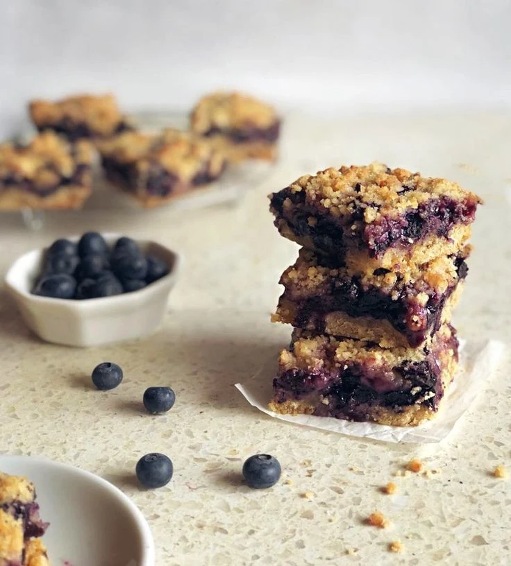 La receta de los cuadraditos de yogur y arándanos, bien húmedos y deliciosos