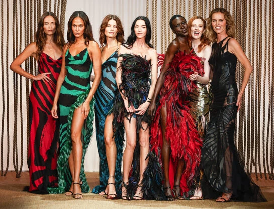 Un homenaje a Roberto Cavalli: supermodelos y musas celebran el legado del diseñador en la Semana de Moda de Milán