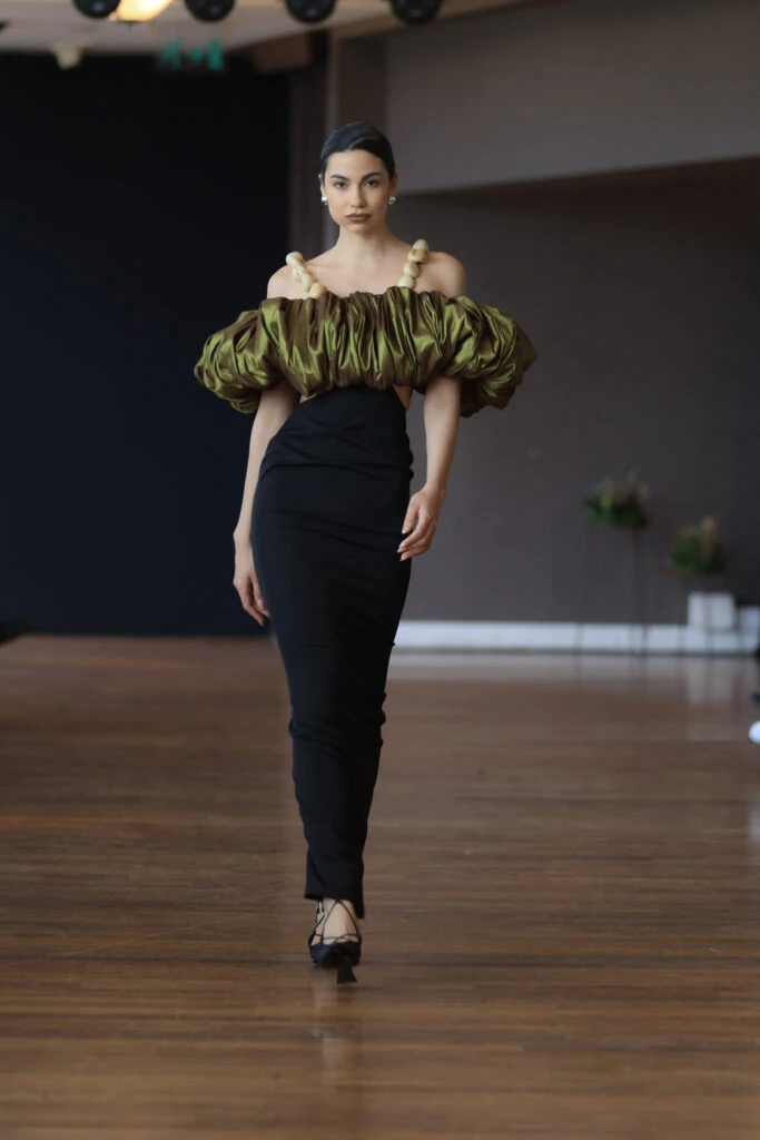 El desfile de Esteban Valencia