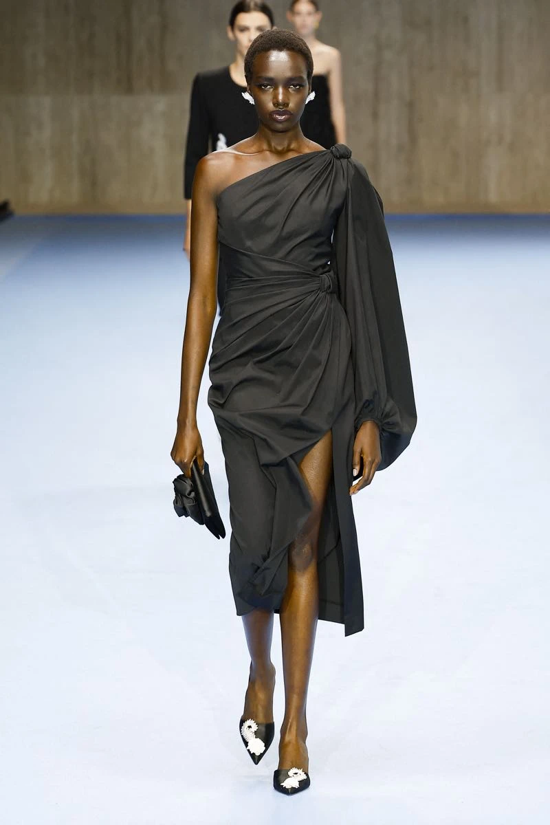 Desfile de Carolina Herrera, primavera verano 2025 en NYFW