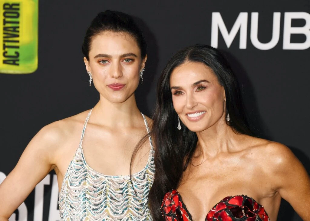 de Demi Moore y sus hijas a Sarah Margaret Qualley, los famosos en el estreno de "La sustancia"