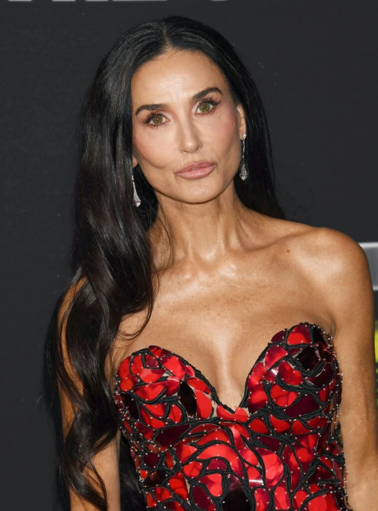 de Demi Moore y sus hijas a Sarah Margaret Qualley, los famosos en el estreno de "La sustancia"