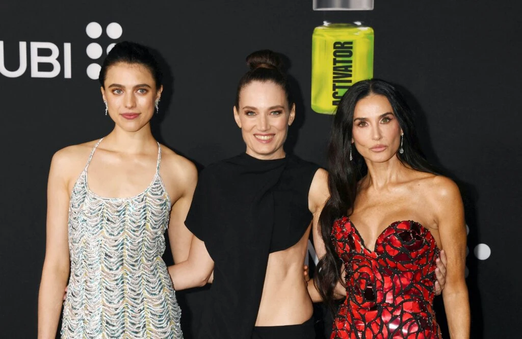 de Demi Moore y sus hijas a Sarah Margaret Qualley, los famosos en el estreno de "La sustancia"