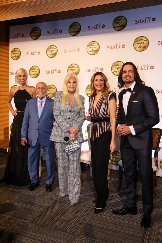 El look sastrero de Susana Giménez en un evento