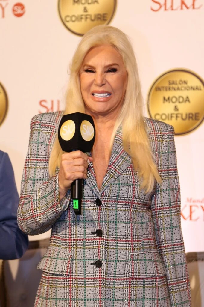 El look sastrero de Susana Giménez en un evento