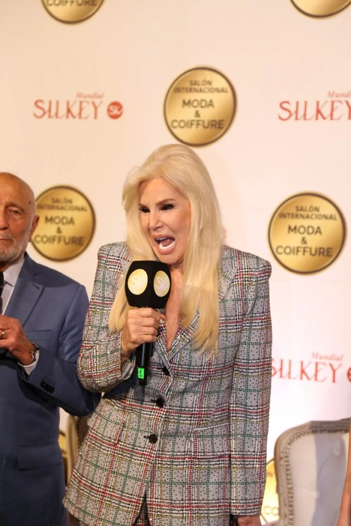 El look sastrero de Susana Giménez en un evento