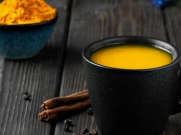 infusión de cúrcuma y pimienta negra