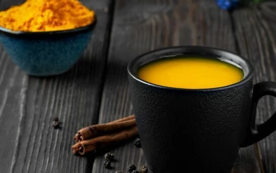 infusión de cúrcuma y pimienta negra